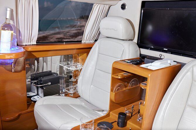 Deluxe GMC Limousine from Cancun Airport to Puerto Morelos - What to Bring and What to Skip