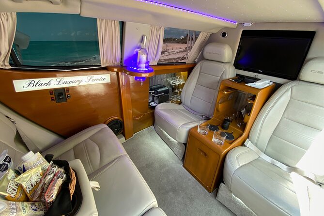 Deluxe GMC Limousine from CUN Airport to Cancun Hotel Zone - Leaving Cancun Airport with the right kind of first impression