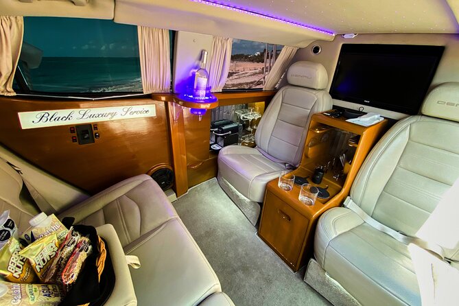 Deluxe Limousine GMC from Cancun Airport - What the ride includes: comfort plus a welcome that feels like vacation