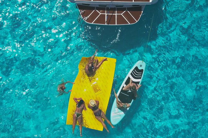 Deluxe Yacht 48FT with FlyBrige Rental in Cancun - The 1 or 2-Hour Plan: Nichupte Lagoon to Bay Swims