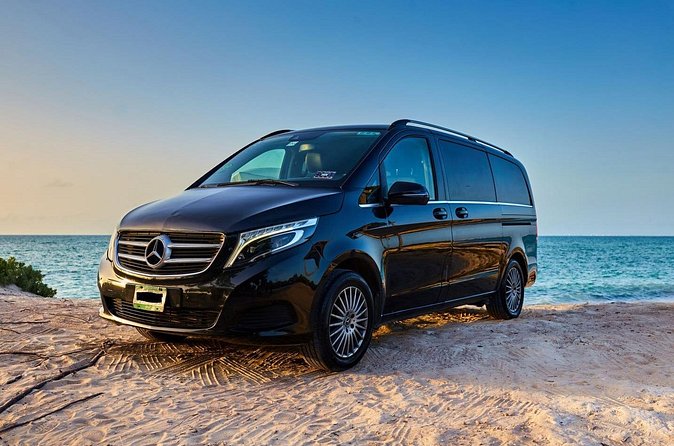 Departures in Mercedes Benz from Playa Mujeres to Cancun Airport - Who this transfer suits best