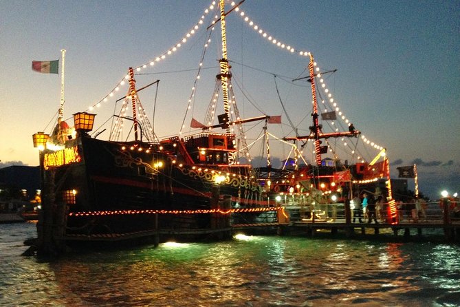 Dinner & Live Pirate Fight from Cancun - Boarding the pirate galleon: where the entertainment starts