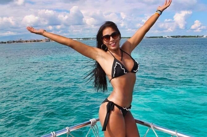 Discovering Isla Mujeres on a Double Decker Catamaran - Getting There: Meet at Cancun Lighthouse and Avoid Marinа Guessing
