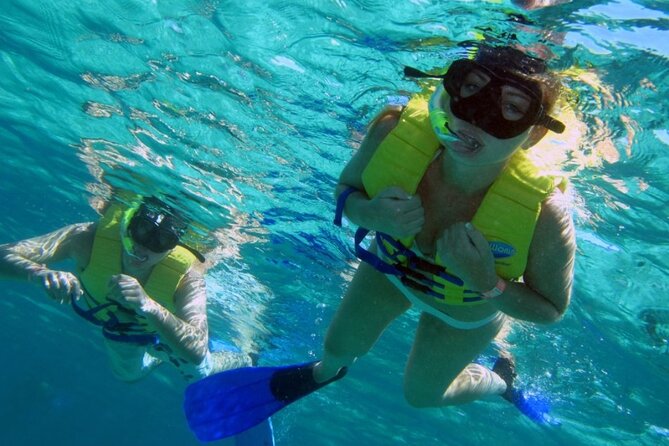 Exciting Speedboat & Snorkeling Tour in Cancun Lagoon! - Boat size, group vibe, and why guide names keep showing up