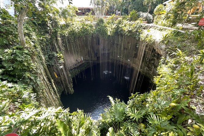 Exclusive Guided Tour: Chichen Itza - Cenote Ik Kil -Valladolid - Lunch, Water, and Small Comfort Wins