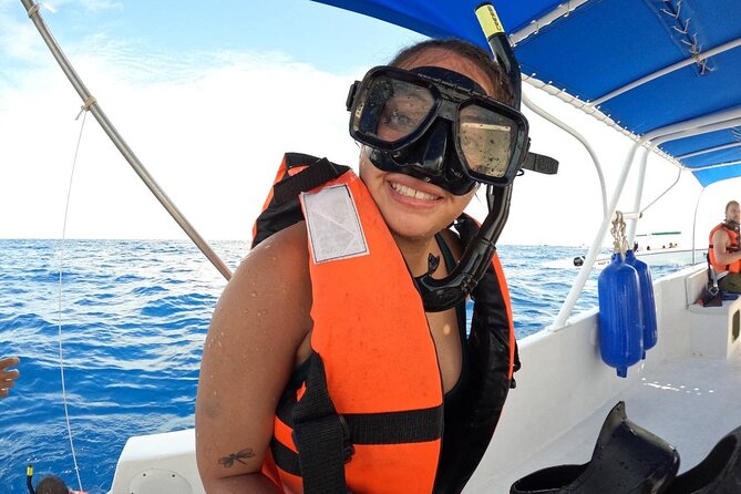 From Isla Mujeres/Riviera Maya: Swim with whale sharks!! - Lunch on the boat: ceviche, guacamole, fruit, and real drinks