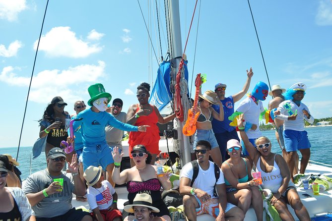 Full-Day Luxurious Catamaran Adventure - Cancún to Isla Mujeres - Downtown wandering: shopping, colors, and how to avoid getting stuck