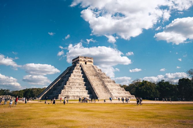 Full day tour to Chichén Itzá, Valladolid and Cenote, tour from Cancun - Luxury bus comfort and the open-bar morale boost