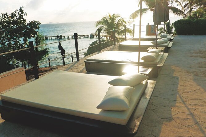 Garrafon Park in Isla Mujeres from Cancun - VIP Lounge dining: the meal schedule that makes the day easier