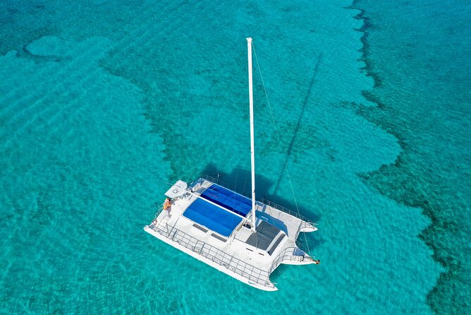 HipHop Catamaran Party from Cancun to Isla Mujeres - Drinks and lunch: what is included on the boat vs at the club