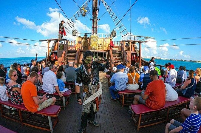 Hook boat in Cancun - Who should book this Captain Hook boat in Cancun?