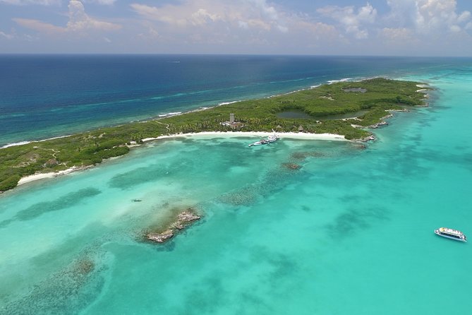 Isla Contoy Eco Adventure - The boat crew and guides: the difference between okay and great