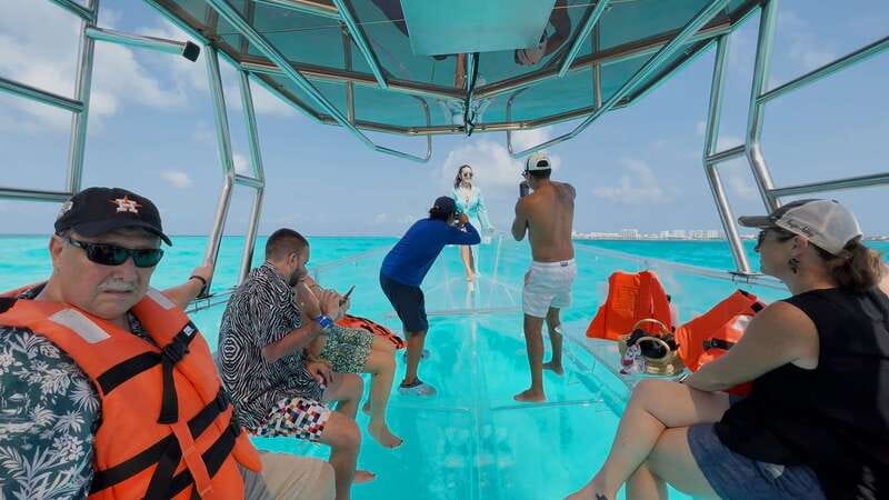 Isla Mujeres: 100% Transparent boat ride - The transparent boat effect: seeing reefs up close while staying dry