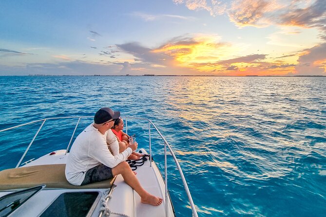 Isla Mujeres, Cancún Private Sunset Trip - Boat size and comfort: the real-world tradeoffs