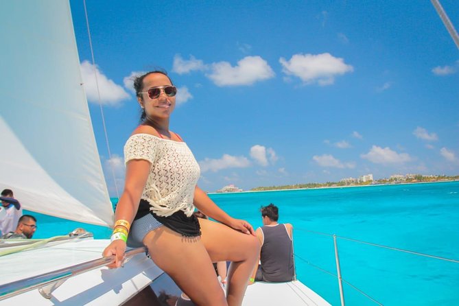 Isla Mujeres Catamaran Luxury Sailing Experience - The spinnaker and onboard comfort: why the catamaran part is more than transport
