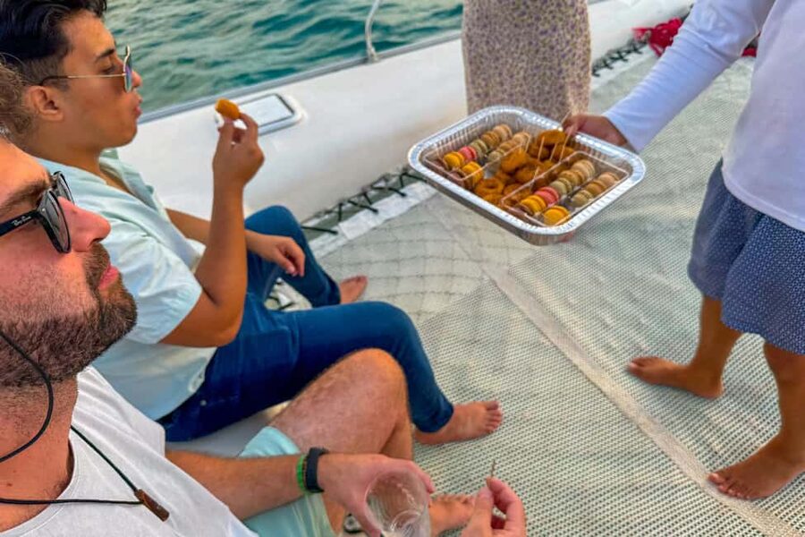 Isla Mujeres: Catamaran Ride with Open Bar, Snorkeling, and Lunch - Isla Mujeres free time: how to spend your walk and shop window