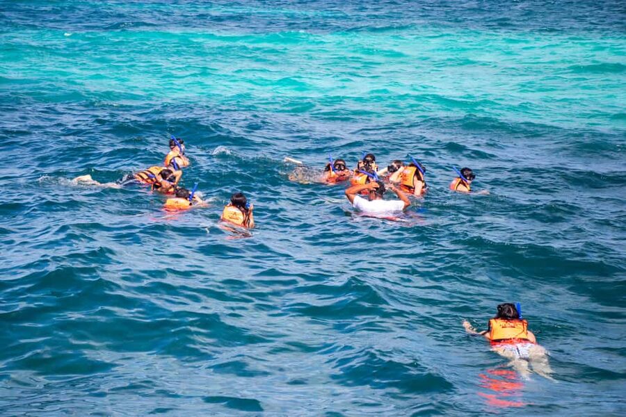 Isla Mujeres Catamaran, Snorkel & Buffet Lunch - One hour at Playa Norte: the best use of your free time