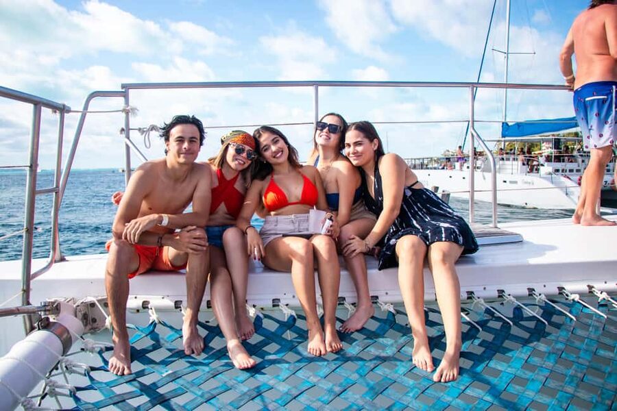 Isla Mujeres Catamaran, Snorkel & Buffet Lunch - Private beach club lunch plus open bar: good for value, check your expectations