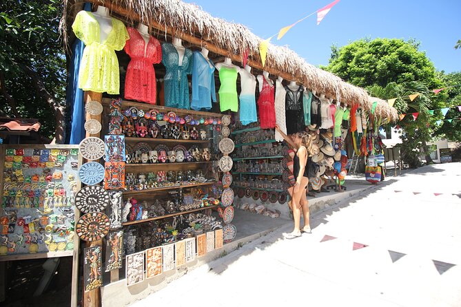 Isla Mujeres Catamaran tour with Open Bar, Lunch and Snorkeling - FAQ