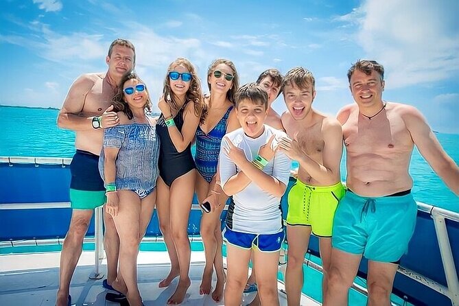 Isla Mujeres Catamaran Unlimited! from Cancun & Playa del Carmen - Beach club lunch and open bar value: when the meal is part of the plan