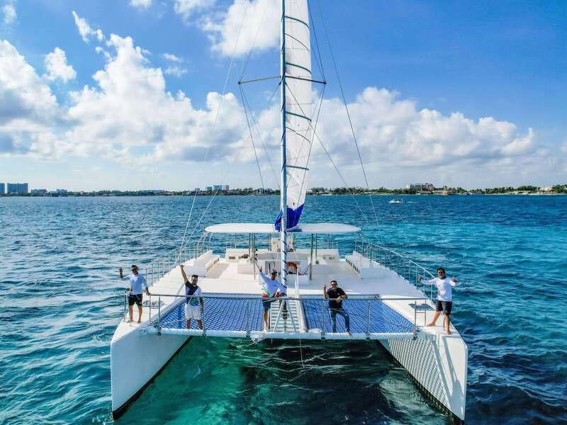 Isla Mujeres: Catamaran with Open Bar, Snorkeling and Lunch - Upgrades and optional extras: when the VIP pitch can help