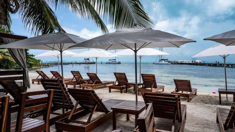 Isla Mujeres: Catamaran with Open Bar, Snorkeling and Lunch - Playa Norte beach club and lunch: what 105 minutes feels like