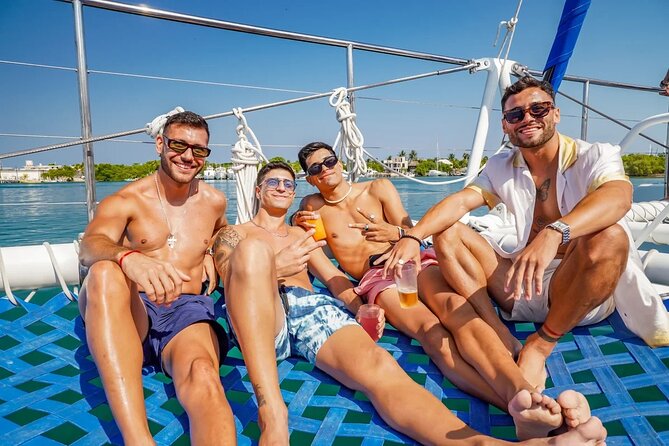 Isla Mujeres Cruise with Beach Club, Snorkel, Lunch and Open Bar - Open bar on the cruise: the fun factor and the party downside