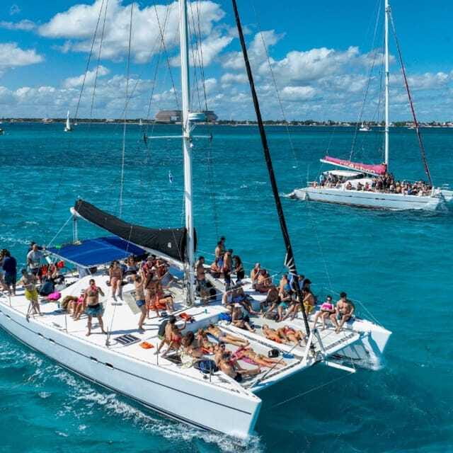Isla Mujeres: Deluxe Catamaran Tour - 2.5 Hours on Isla Mujeres: Wandering Without a Guided Script