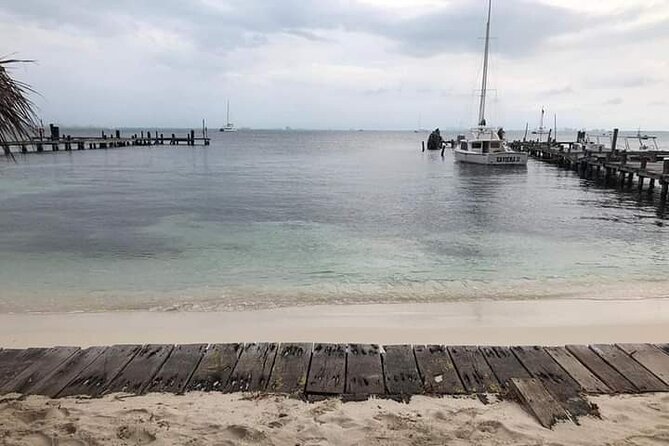 Isla Mujeres Premium Tour in Catamaran with Snorkel and Buffet - Playa Norte snorkel and the real island free-time