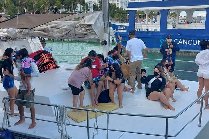 Isla Mujeres Premium Tour in Catamaran with Snorkel and Buffet - Arrecife El Meco: fish spotting and underwater sculptures