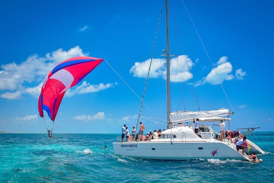 Isla Mujeres Rush : Catamaran Snorkeling and BUFFET in Beach Club - Exploring Isla Mujeres Centro: The Gift of Free Time