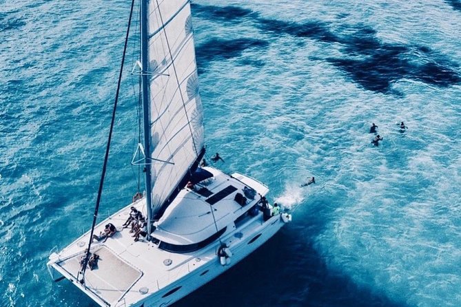 Isla Mujeres Sailing catamaran tour - Sailing to Isla Mujeres: the catamaran experience