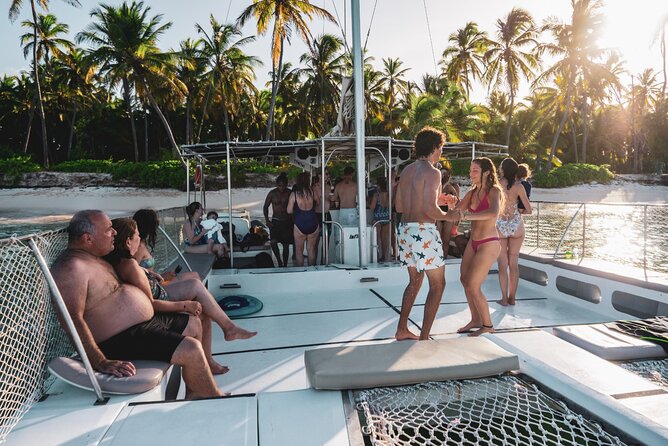 Isla Mujeres Spring Break Party Catamaran Snorkel and Open Bar - Open bar, DJ music, and the food that keeps the party going
