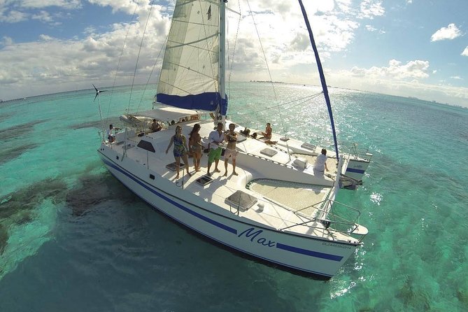 Isla Mujeres tour from Cancún (open bar, lunch ) - Isla Mujeres Beach Club Lunch and Open Bar: The Part That Makes It Easy