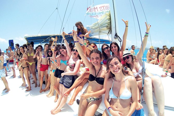 Isla Mujeres Tour on Catamaran with Snorkel, Open Bar, Buffet & Beach club - Isla Mujeres free time: how to use your time without a guide
