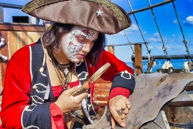 Jolly Roger Pirate Show and Dinner Cruise with Open Bar - Dinner plus a deluxe open bar: what you are really paying for