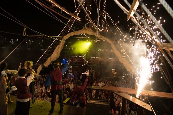 Jolly Roger Pirate Show and Dinner in Cancun - Dinner and Drinks: Unlimited Open Bar Meets Real Menu Choices