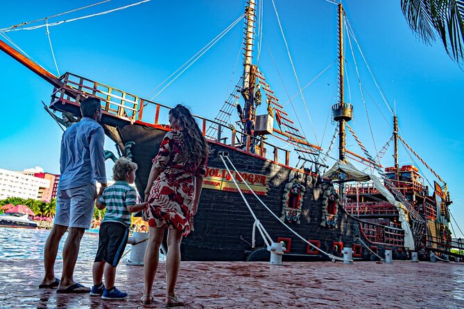 Jolly Roger Pirate Show and Dinner in Cancun - The Deck After Dinner: Dancing, Interaction, and Then Fireworks
