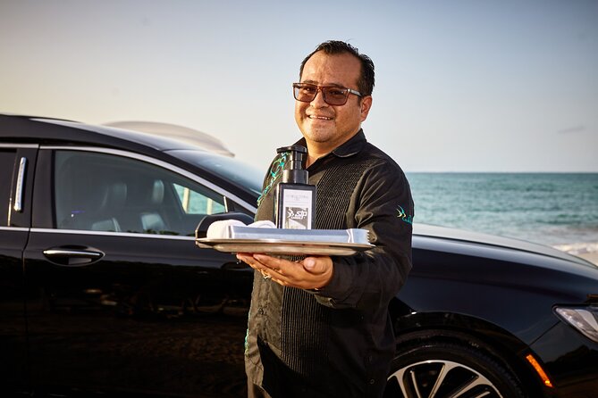 Lincoln Strecth Limousine with Wi Fi on board - Key highlights for your Cancun limo transfer