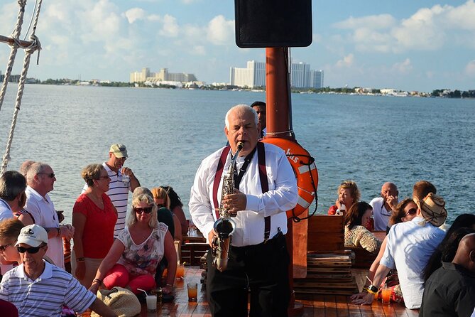 Live a Romantic Night Cruise Dinner at COLUMBUS (open bar included) - The 2.5-Hour Timeline, and What Happens During It