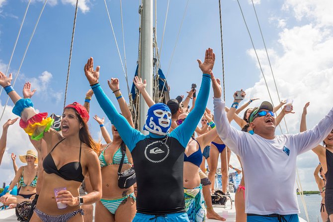 Luxury Catamaran tour to Isla Mujeres with transportation from Playa del Carmen - The boat day: what the 7-hour catamaran routine looks like