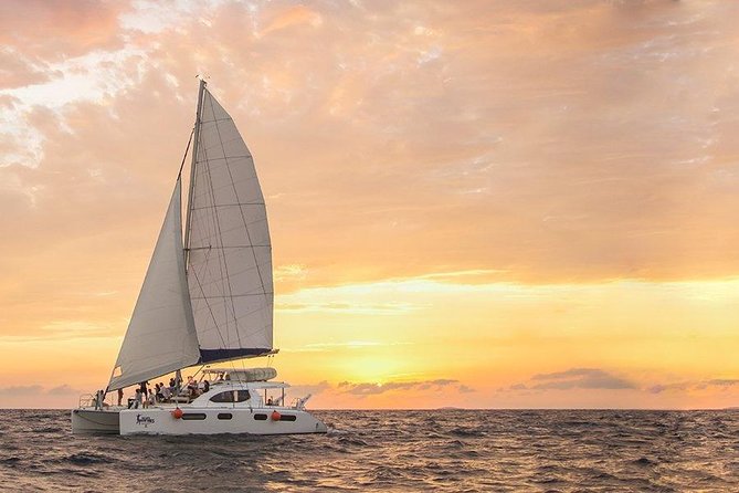 Luxury Sailboat at Sunset in Cancun - Key takeaways