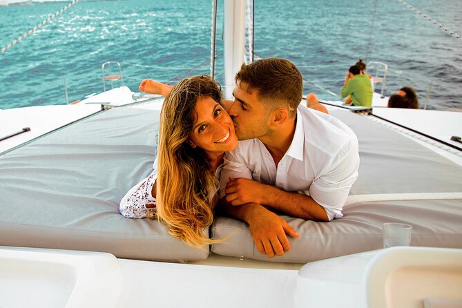 Luxury Sunset Sailing Cruise in Cancun with Light Dinner and Open Bar - Boat comfort, seats, and the “luxury style” reality check