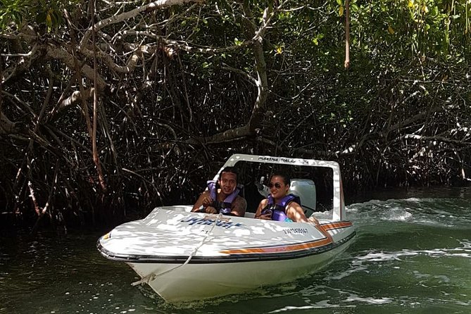 Mangrove and Lagoon Speed Boat Tour - What’s included on site: showers, lockers, and a plan for wet clothes