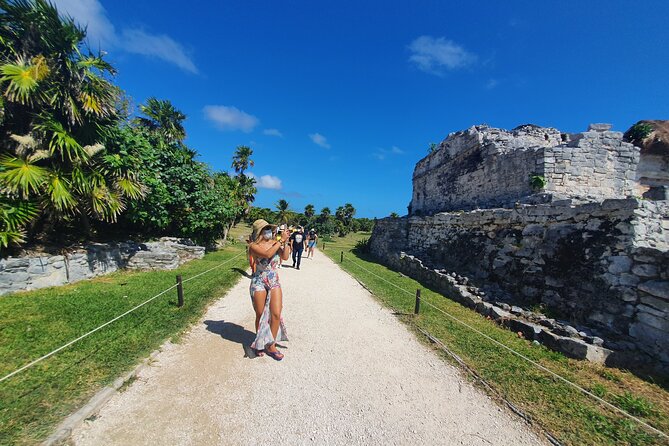 Mother Nature, Tulum and beach paradise with lunch - The guided Tulum ruins hour: what you gain from an expert-led visit