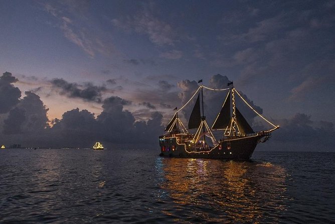 Night Pirate Show in Cancun aboard a Pirate Ship Lobster Dinner - The pirate show: sword fights, acrobatics, and cannon fire