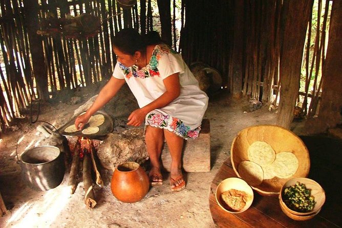 Oncelife experience of CHICHEN ITZA NIGHT SHOW. Cenote and Valladolid included. - Valladolid: colonial walking around San Servacio