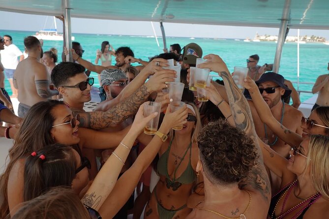 Plus Experience Isla Mujeres Tour - Beach club time and onboard breaks: where the included extras fit