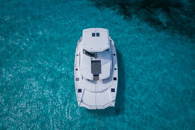 Private All Inclusive Sunset DJ Cruise – 51' Leopard Cancun - The onboard DJ question: music control is part of your success