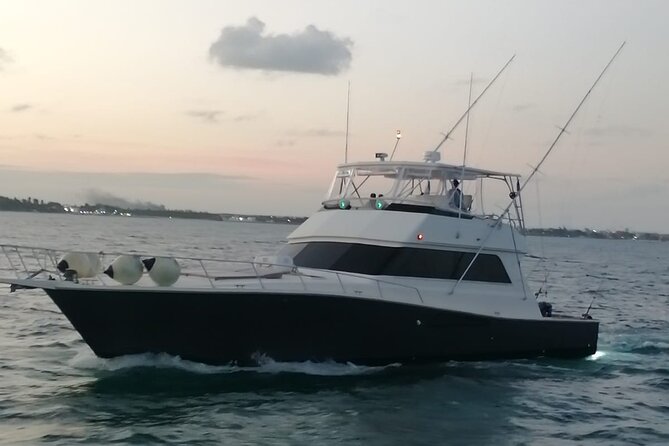 Private Full Day Tour by Yatch in Cancún - Private yacht control in Cancun, it is about your schedule
